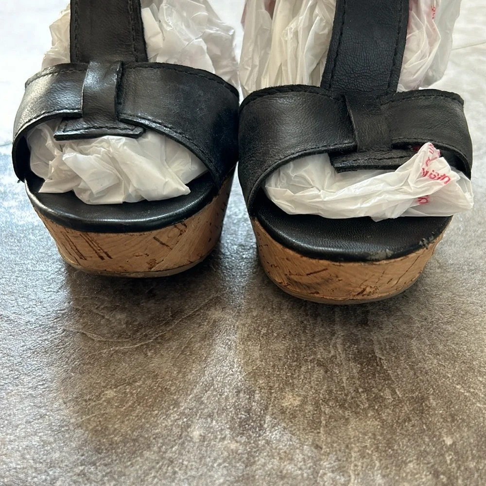 Black 100% real leather Franco Sarto. Compliments any outfit. Size 71/2
